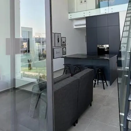 Apartment Fresh 2-bedroom With Pool And Sea View