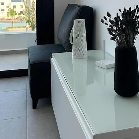 Fresh 2-bedroom With Pool And Sea View
