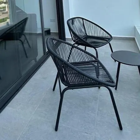 Fresh 2-bedroom With Pool And Sea View شقة *